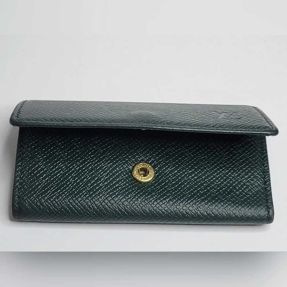 Authentic Louis Vuitton Taiga Leather Dk. Green Porte Cles Key Holder CA0996